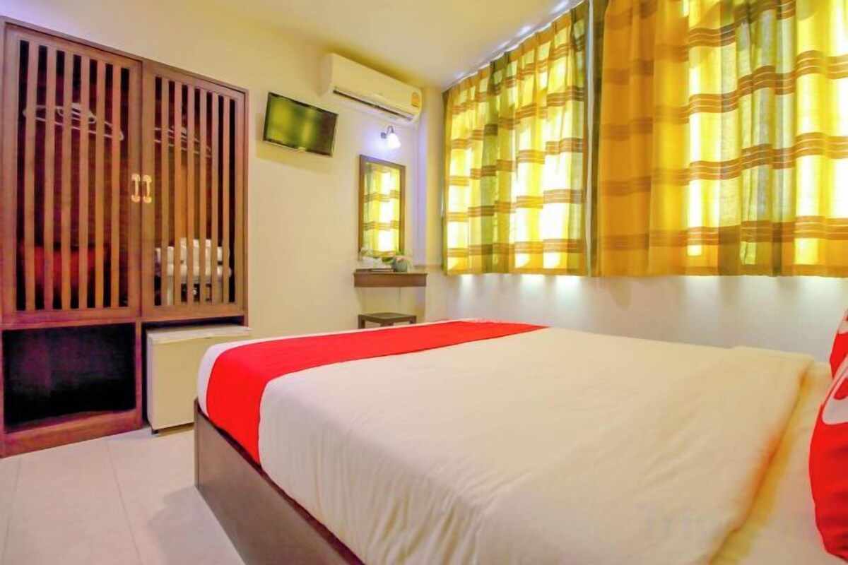 Escritorio, wifi gratis, ropa de cama