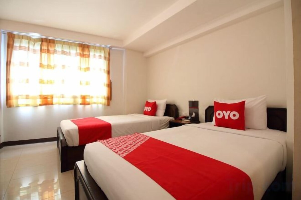 Escritorio, wifi gratis, ropa de cama