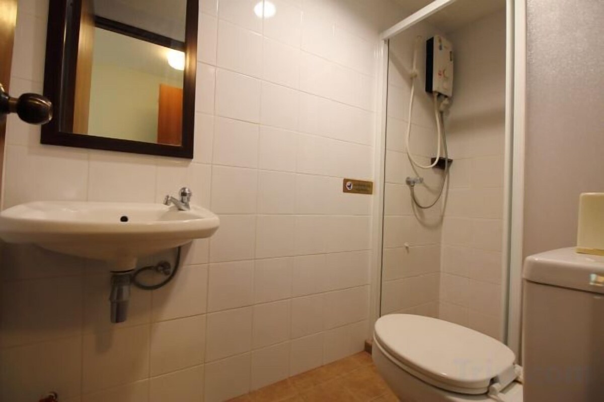 Baño | Ducha, toallas, jabón y champú