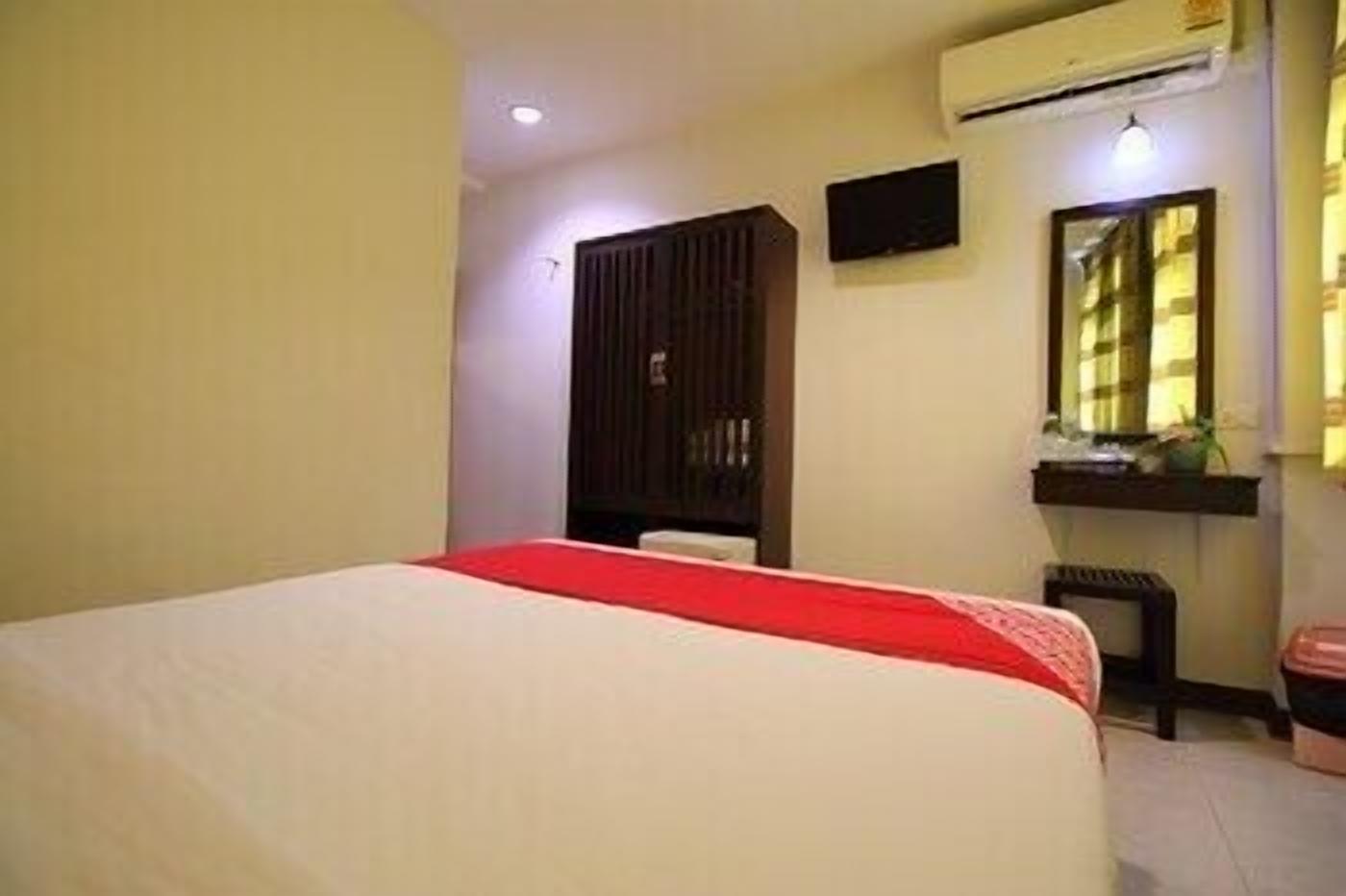 Desk, free WiFi, bed sheets