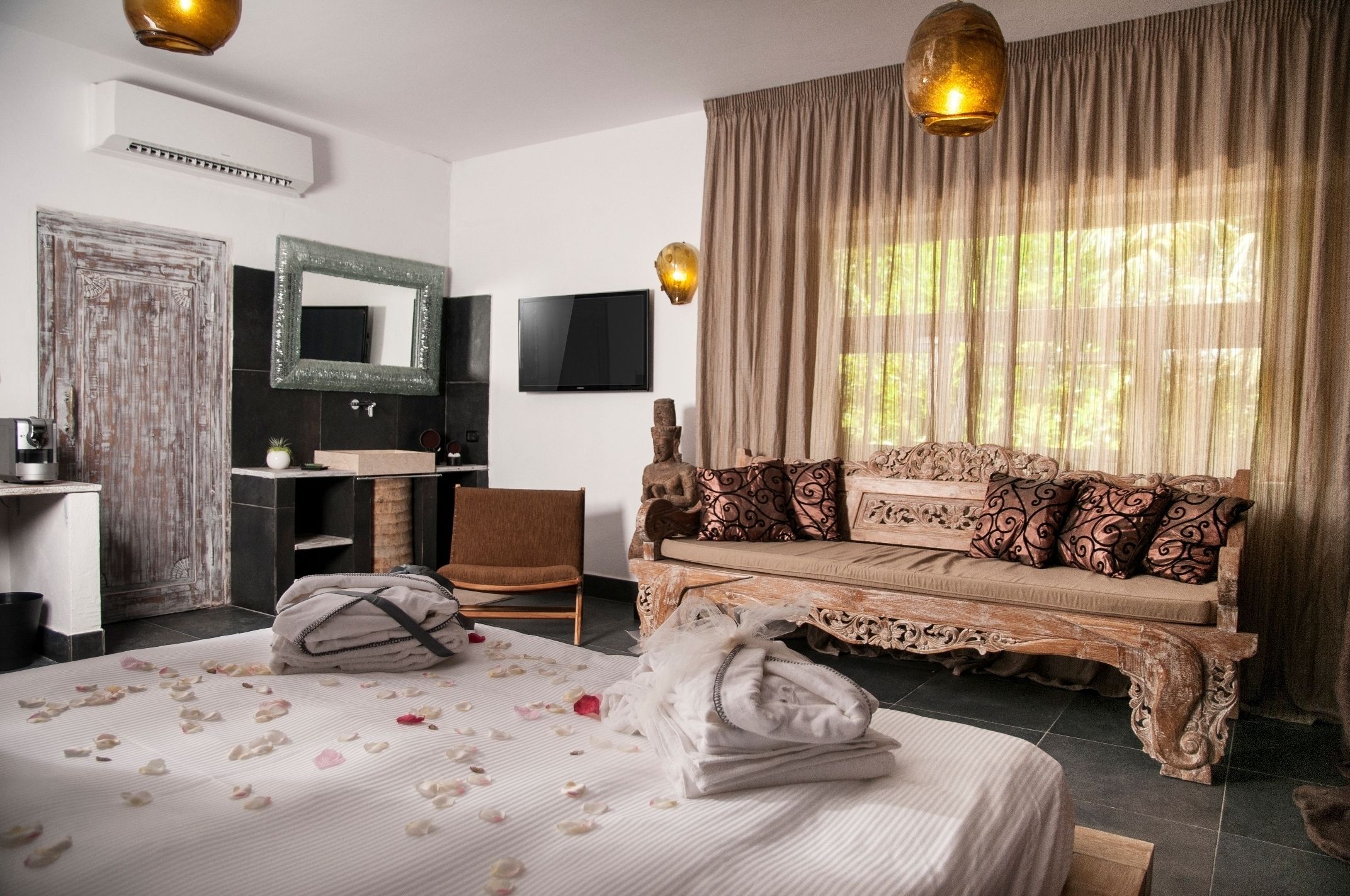 42–tuumainen plasmatelevisio, jossa digitaalikanavat