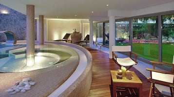 Indoor spa tub