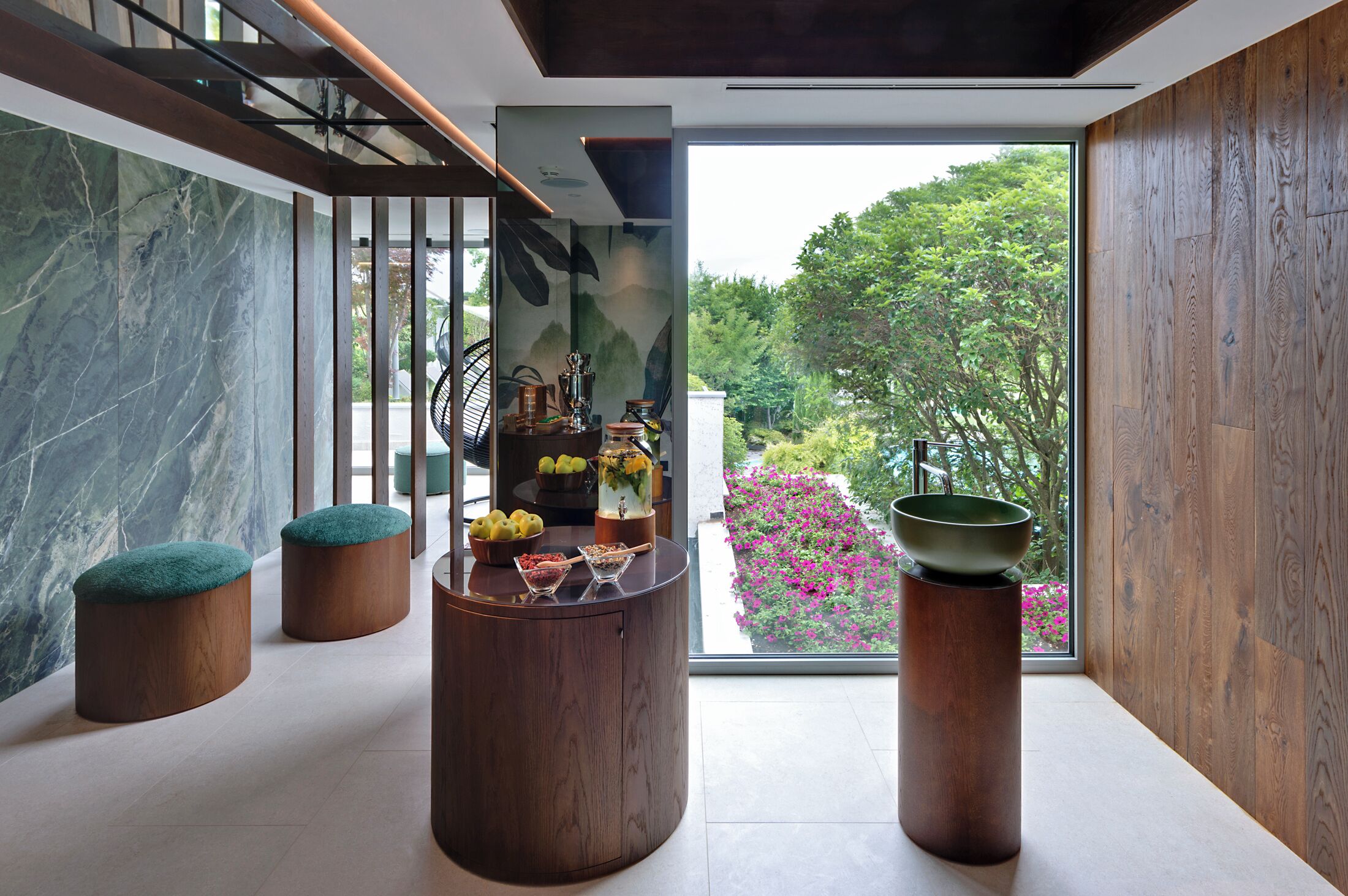 Couples treatment rooms, sauna, steam room, hot springs, body treatments