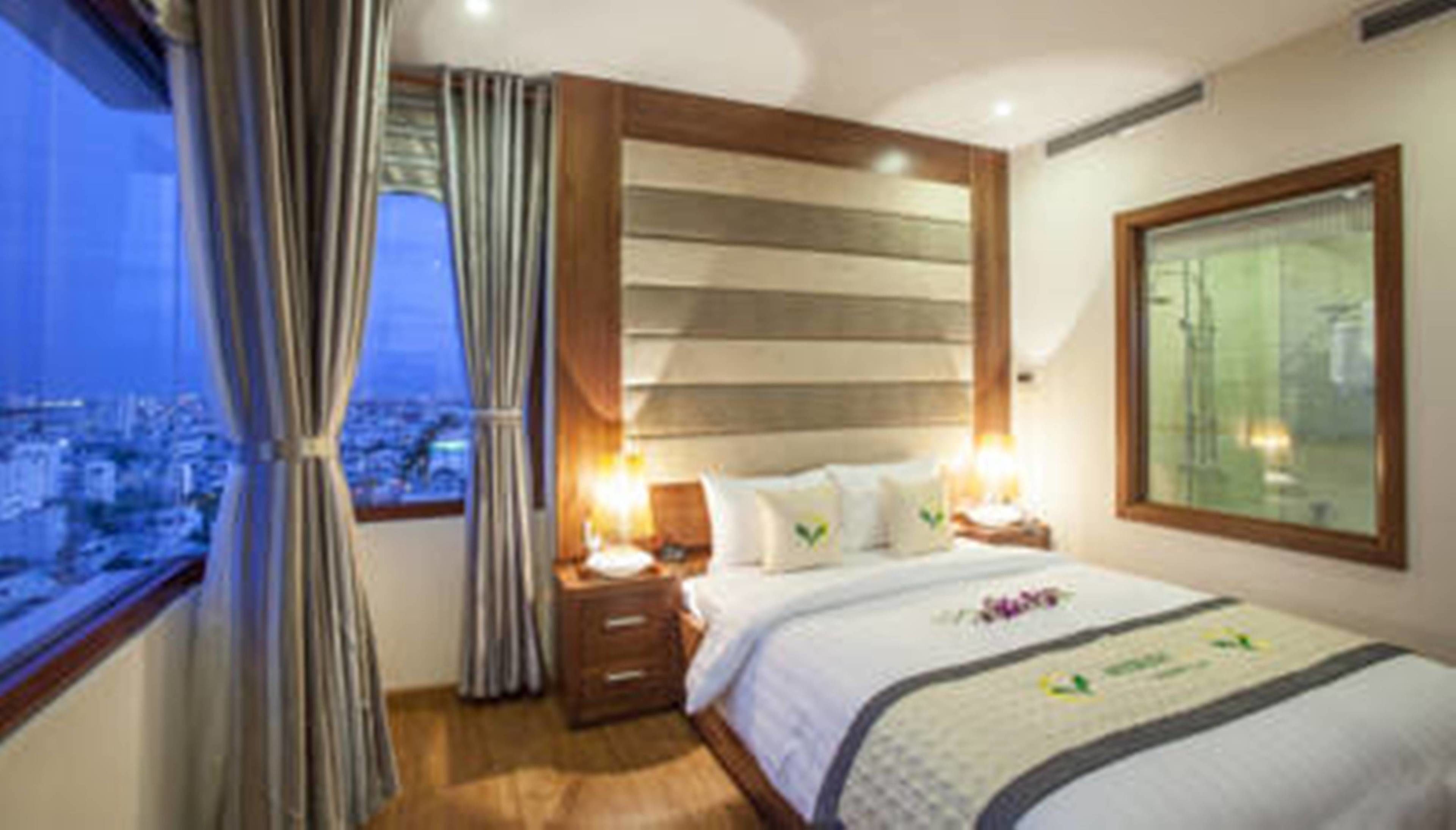 Suite, 1 Double Bed | Minibar, in-room safe, individually furnished, desk