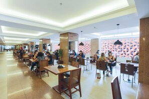 Daily buffet breakfast (BRL 50.00 per person)