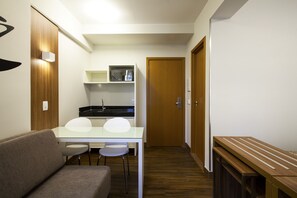 Standard Twin | Minibar, in-room safe, individually decorated, desk - S4 Hotel (Águas Claras)