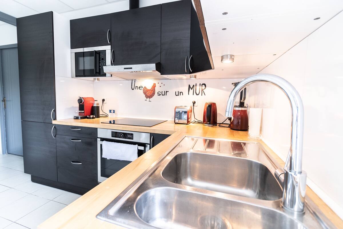 superior apartment | 1 bedroom, individually decorated, individually furnished, desk