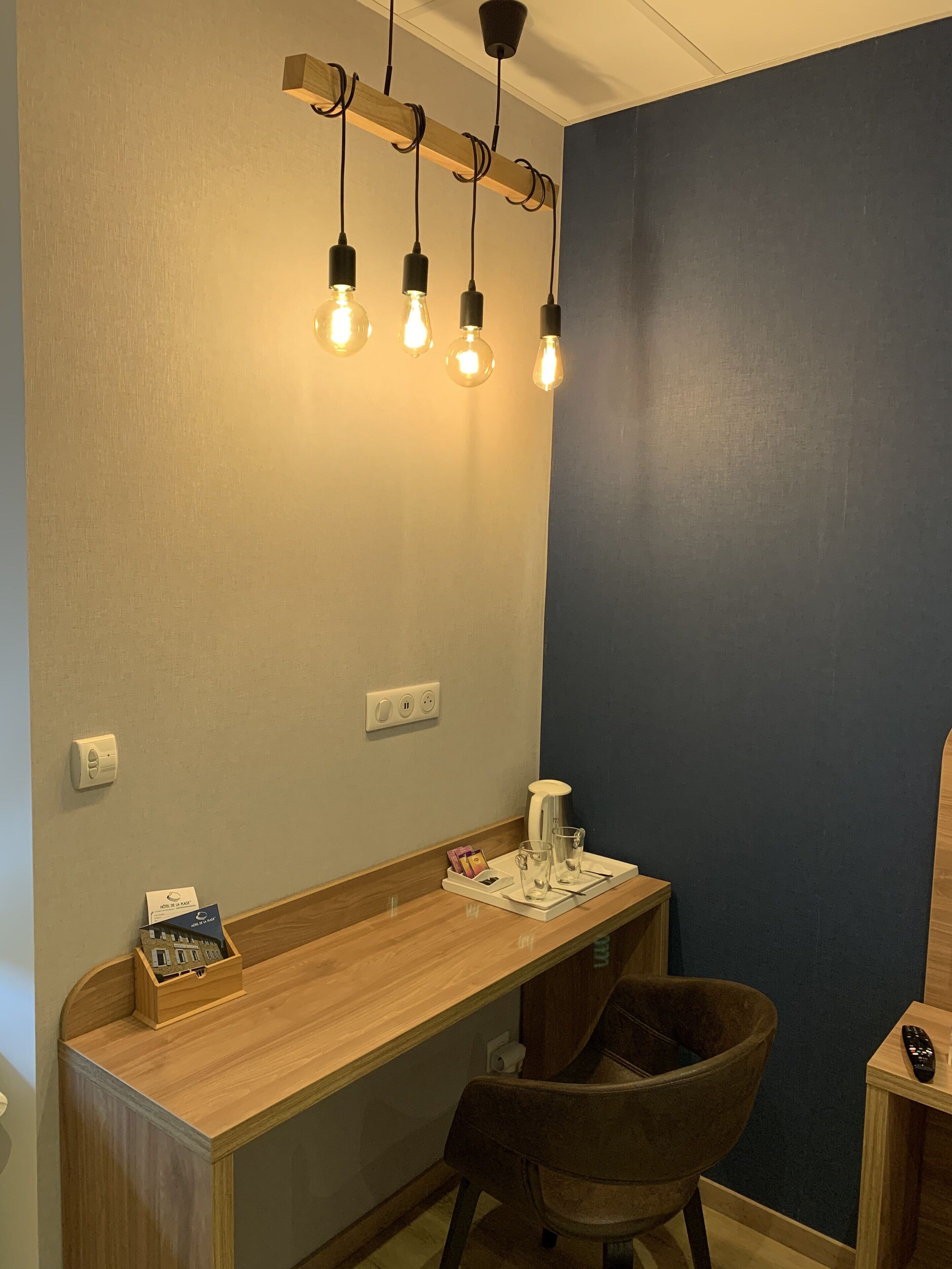 1 bedroom, individually decorated, individually furnished, desk