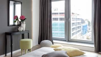 2 habitaciones, tabla de planchar con plancha y cunas gratuitas