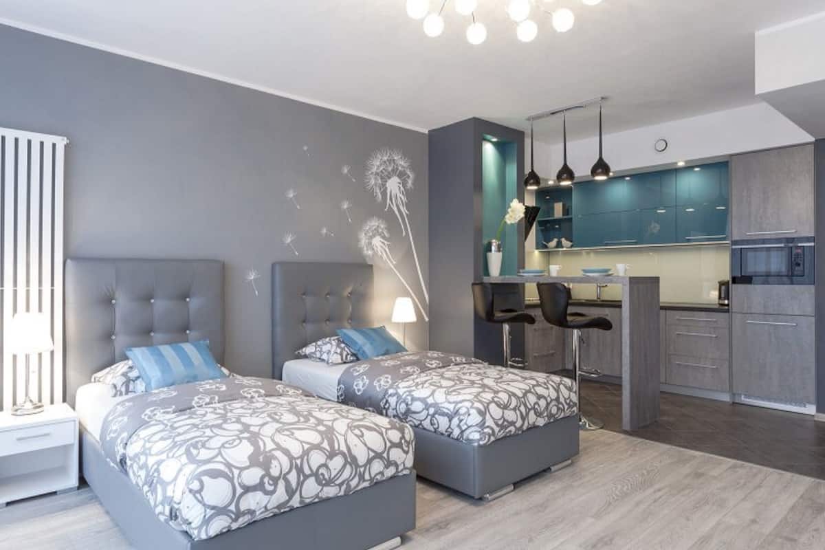 Studio Suite Deluxe, 2 giường đơn | 2 phòng ngủ, bàn ủi/dụng cụ ủi quần áo