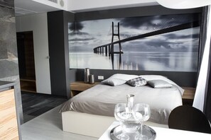 Superior Studio Suite | Iron/ironing board, free cribs/infant beds, free WiFi, bed sheets