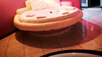 3 bedrooms, minibar, desk, free WiFi