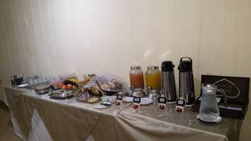 Sudah termasuk sarapan prasmanan setiap hari