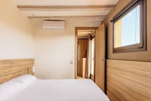 Premium bedding, in-room safe, soundproofing, iron/ironing board - Milà Apartamentos Barcelona (Barcelona)