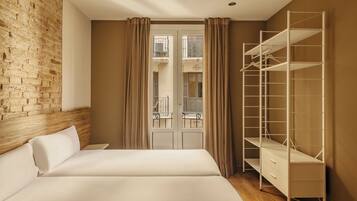 Roupas de cama premium, cofres nos quartos, quartos à prova de som