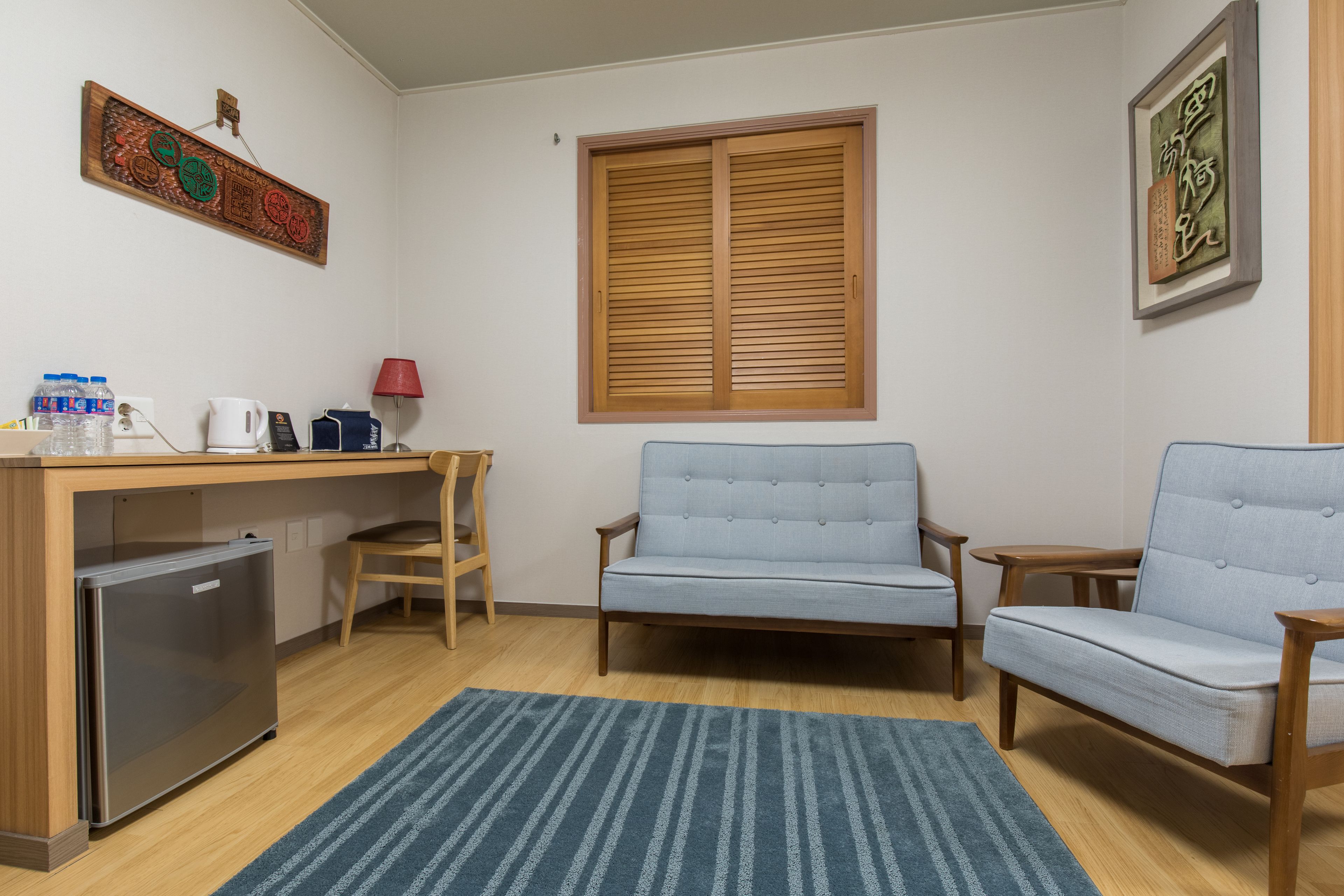 double room | living area | 32-inch led tv with cable channels, tv