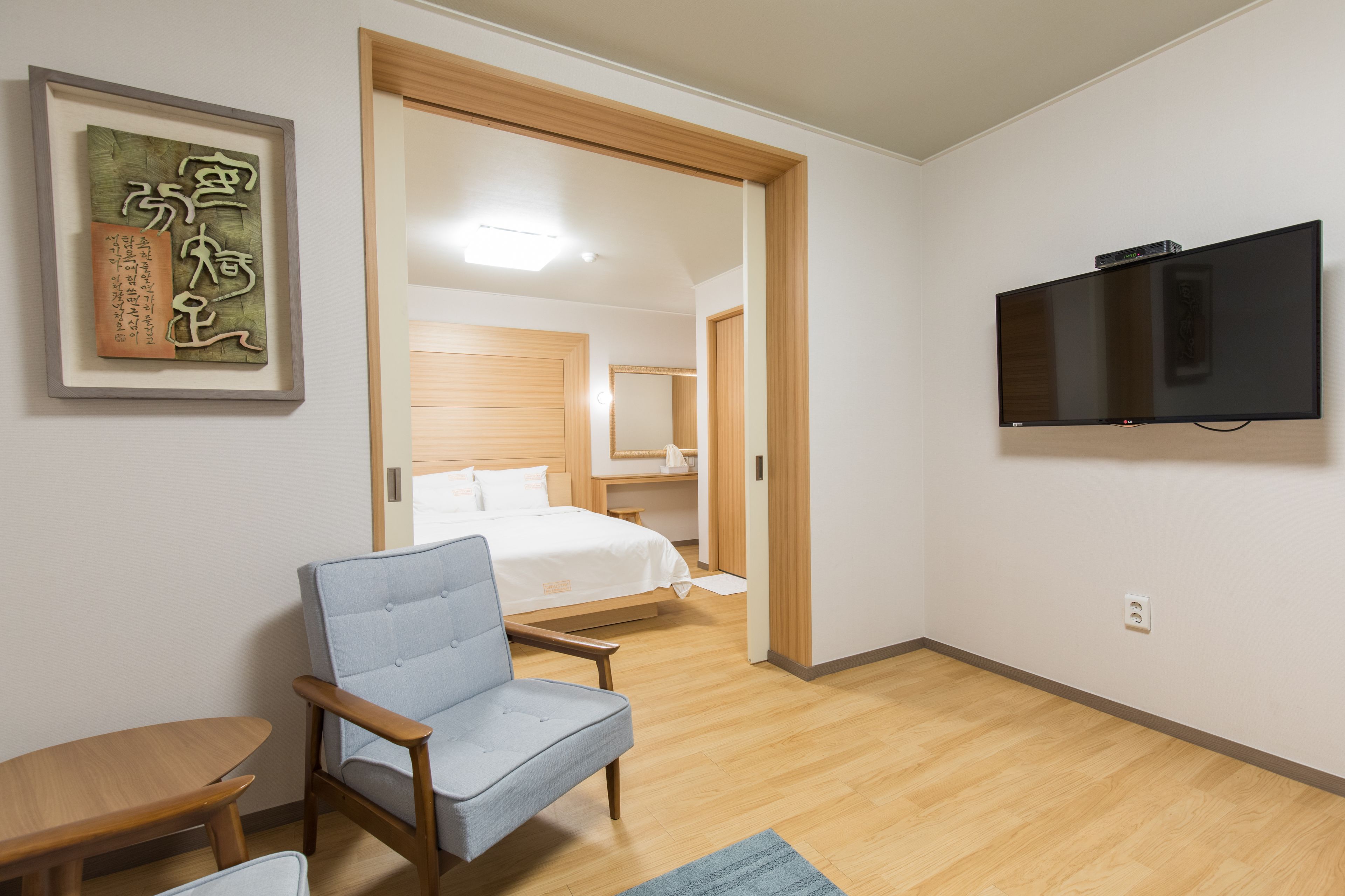 double room | premium bedding, desk, free wifi, bed sheets