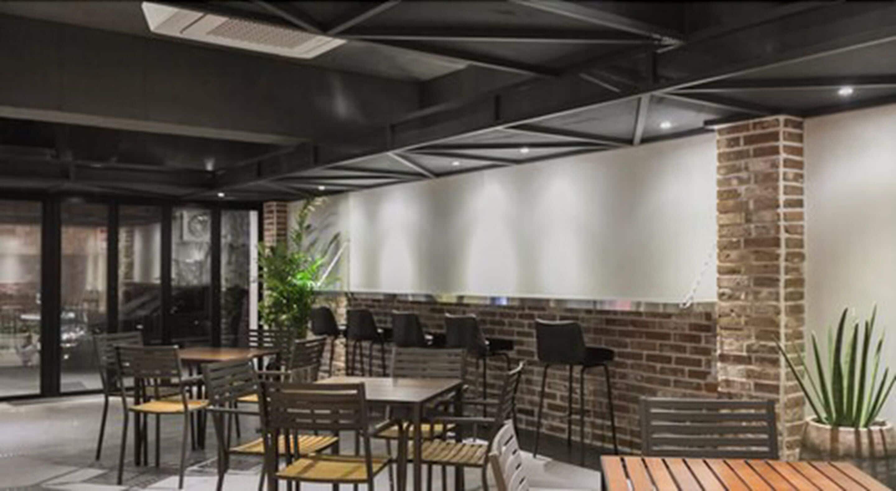 Serverer frokost, lunsj og brunsj