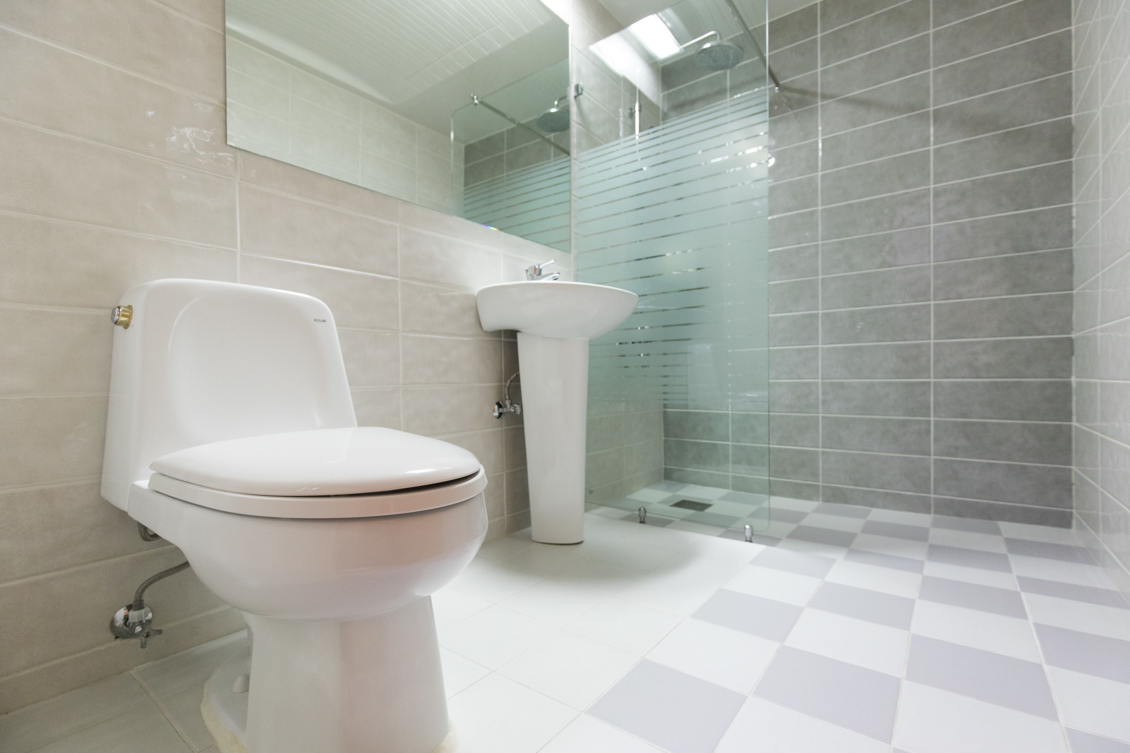 standard triple room | bathroom | shower, rainfall showerhead, free toiletries, hair dryer