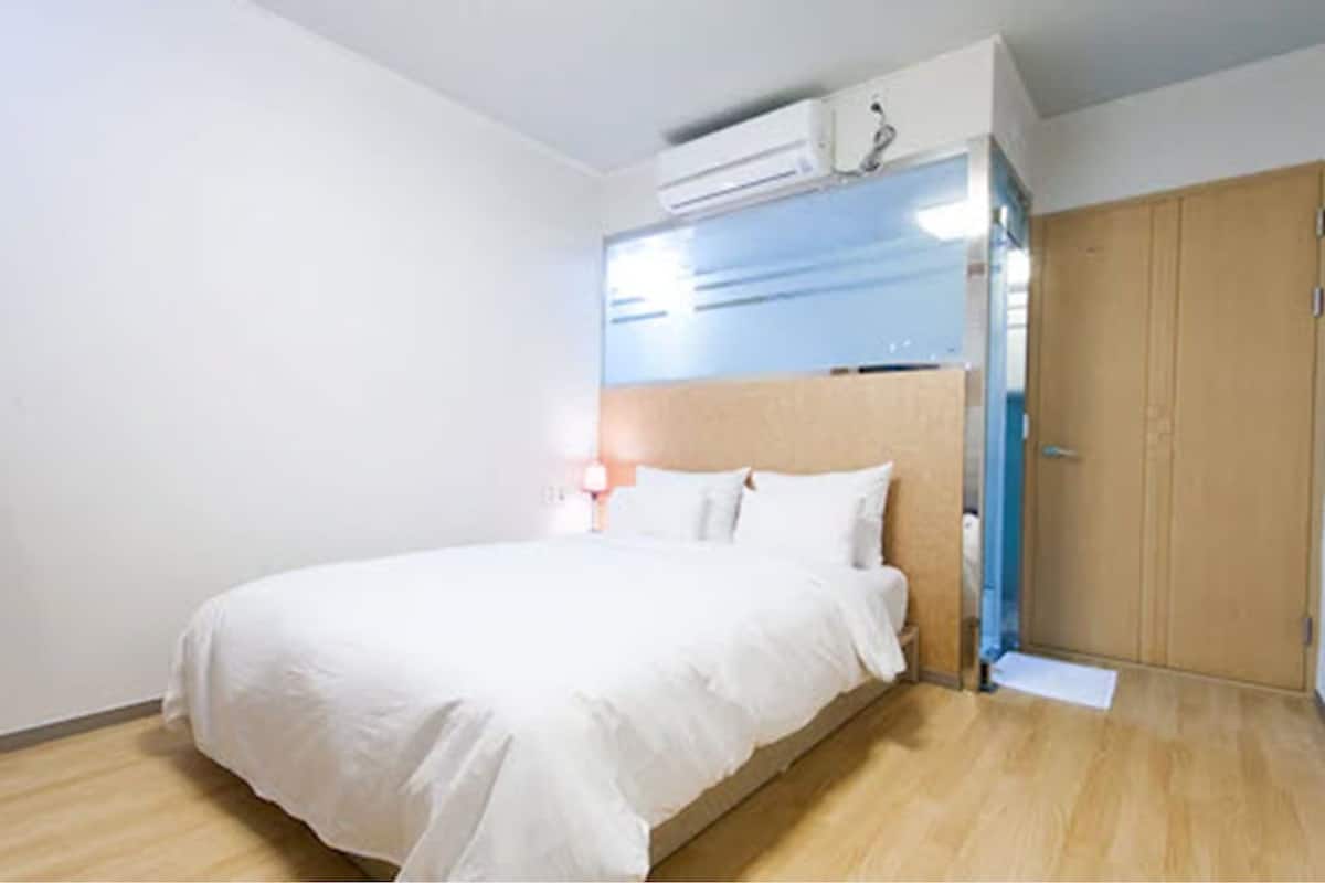 Double Room | 1 bedroom, premium bedding, desk, free WiFi