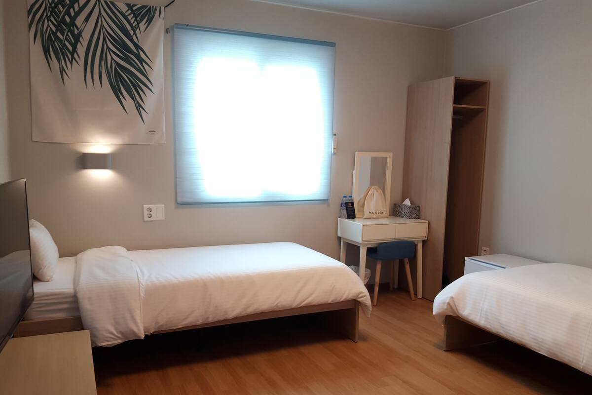 Superior Twin Room | Premium bedding, desk, WiFi (free), bed sheets