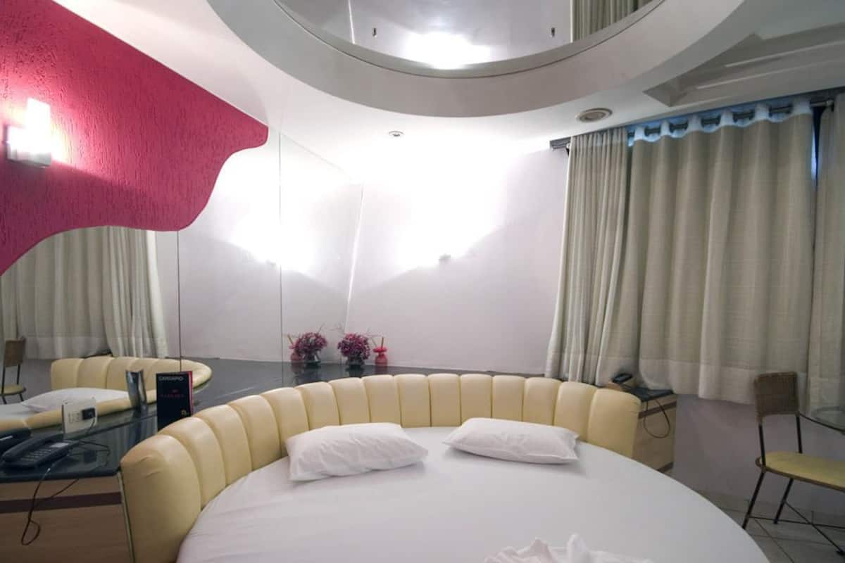 Deluxe Suite | Minibar, free WiFi