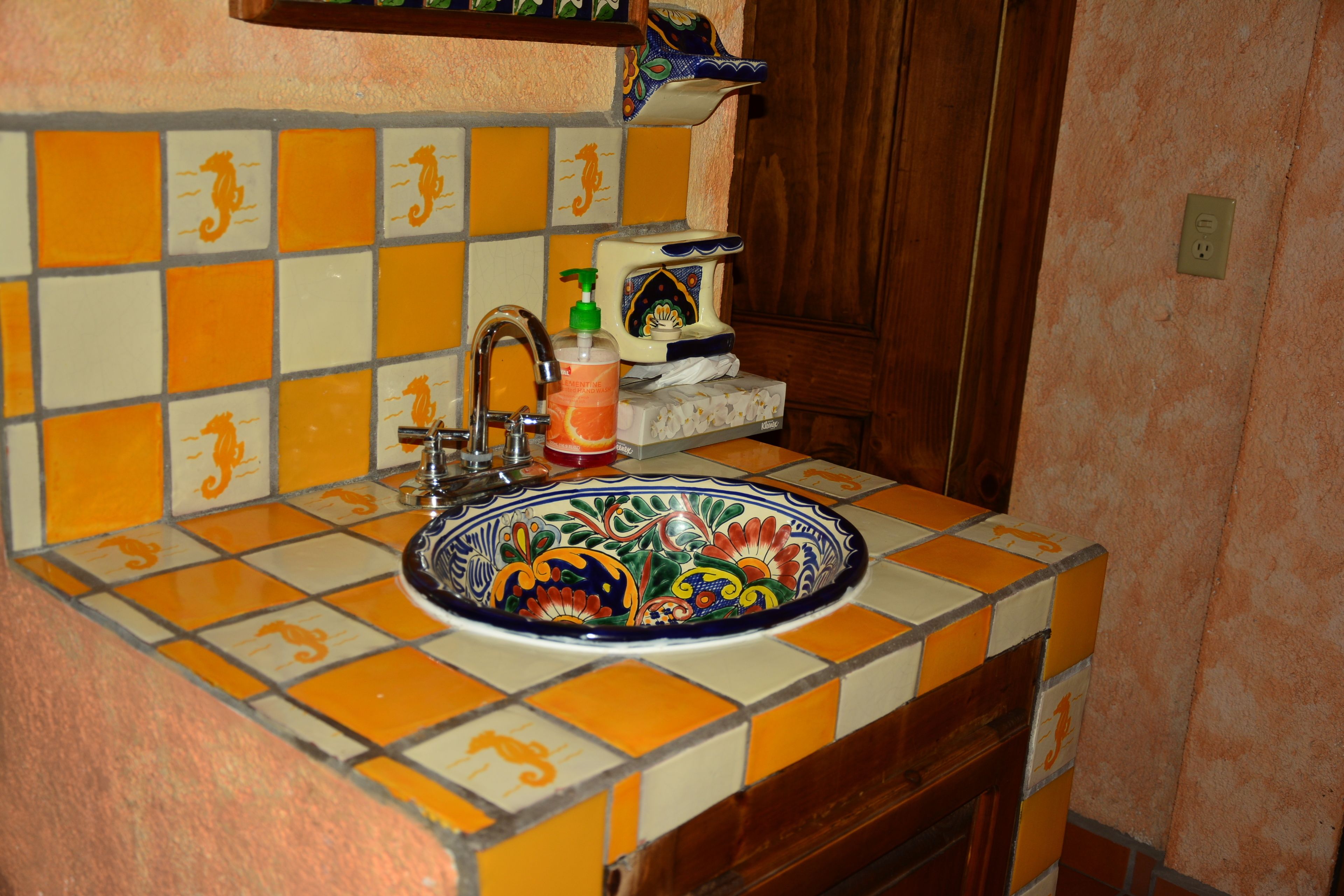 standard room, 1 queen bed | bathroom | shower, free toiletries, hair dryer, towels