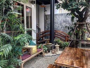 Bar (trong khuôn viên)