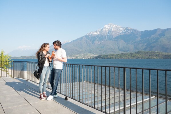 View from room - Lake Como Beach Hostel (Domaso)