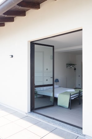 Free WiFi, bed sheets - Lake Como Beach Hostel (Domaso)