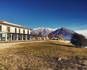 Front of property - Lake Como Beach Hostel (Domaso)