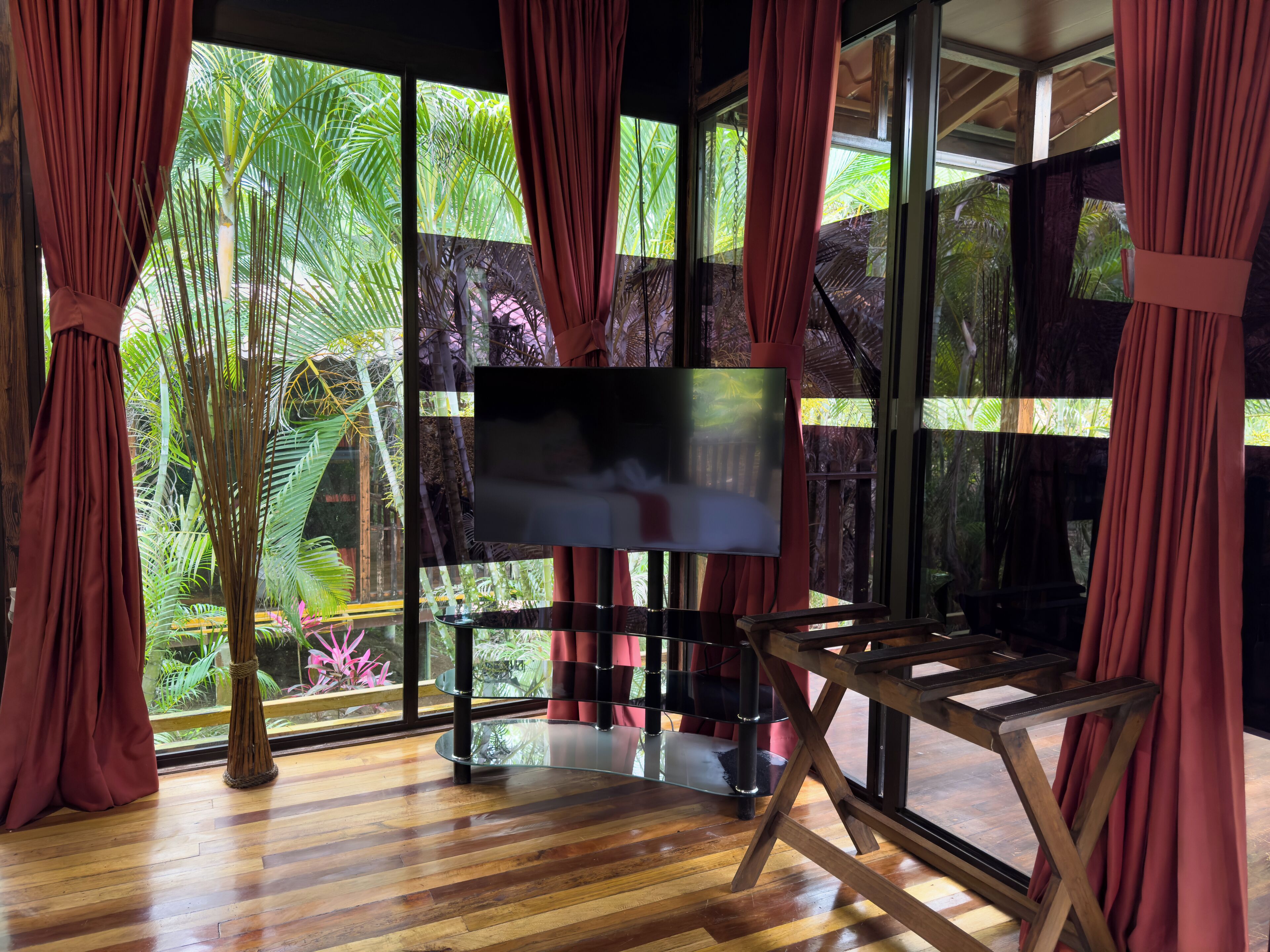 glass bungalow | garden view