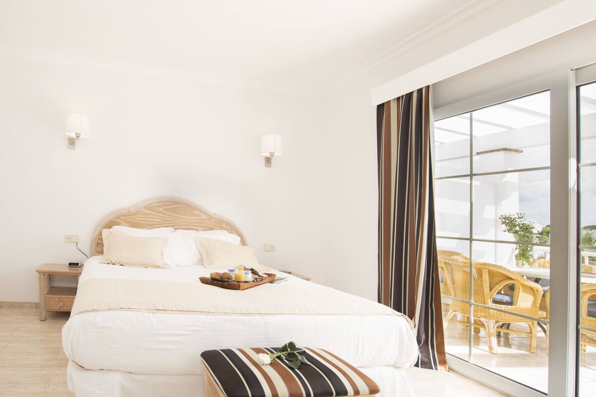 apartment, 2 bedrooms (2p) | 2 bedrooms, in-room safe, desk, iron/ironing board