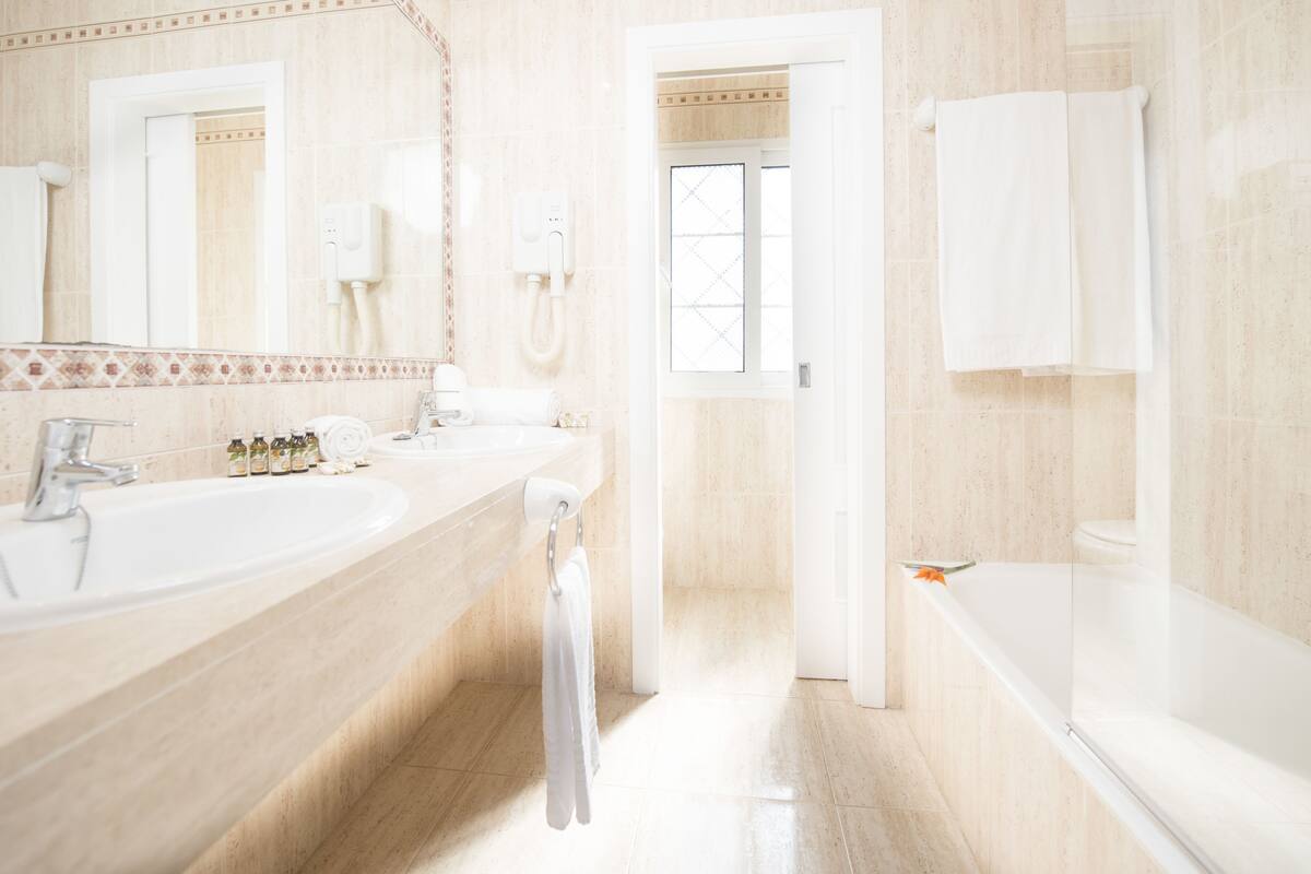 apartment, 2 bedrooms (2p) | bathroom | shower, designer toiletries, hair dryer, bidet