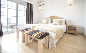 Departamento, 2 habitaciones (2P) | Caja de seguridad en la habitación y escritorio 