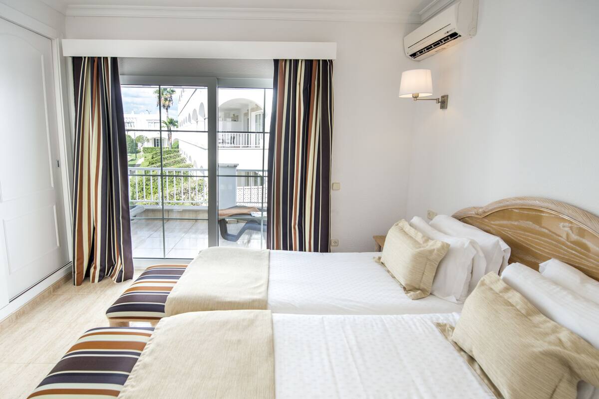 apartment, 2 bedrooms (2p) | 2 bedrooms, in-room safe, desk, iron/ironing board