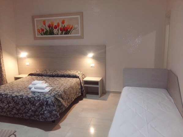 In-room safe, desk, free WiFi