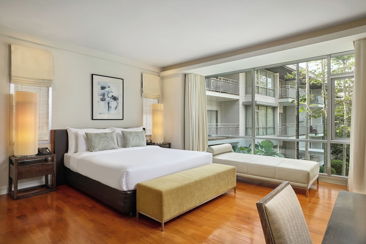 Deluxe Suite, 3 Bedrooms | 2 bedrooms, minibar, in-room safe, desk