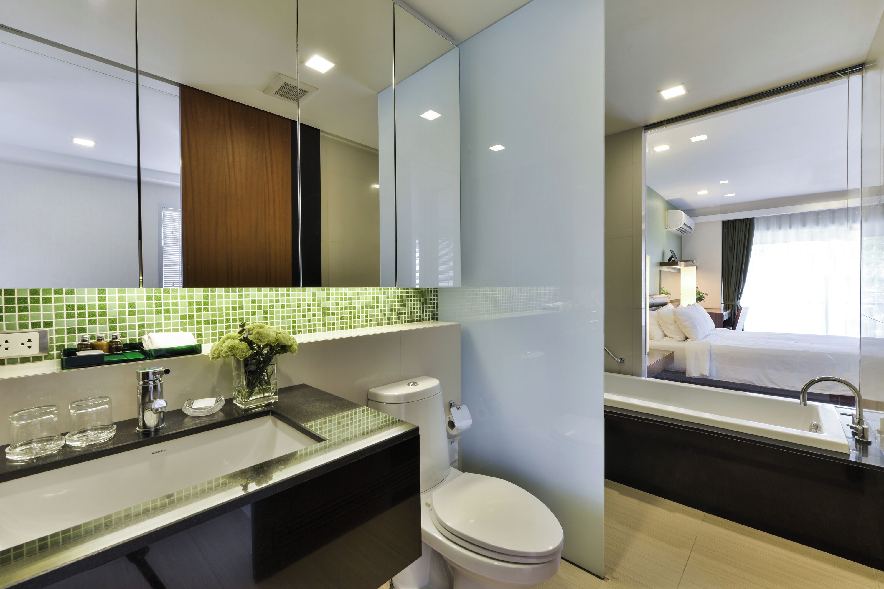 executive room, 1 king bed, non smoking | bathroom | separate bathtub and shower, free toiletries, hair dryer, bathrobes