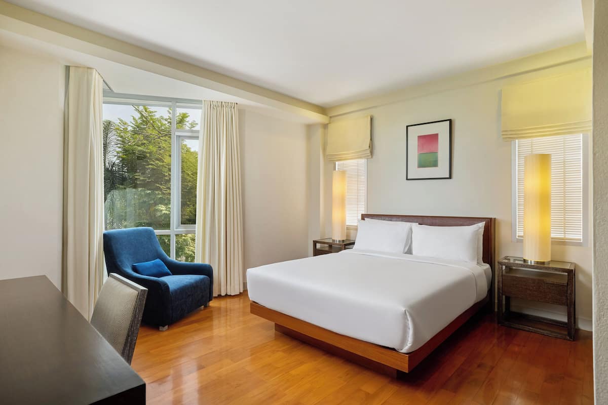 Deluxe Suite, 3 Bedrooms | 2 bedrooms, minibar, in-room safe, desk