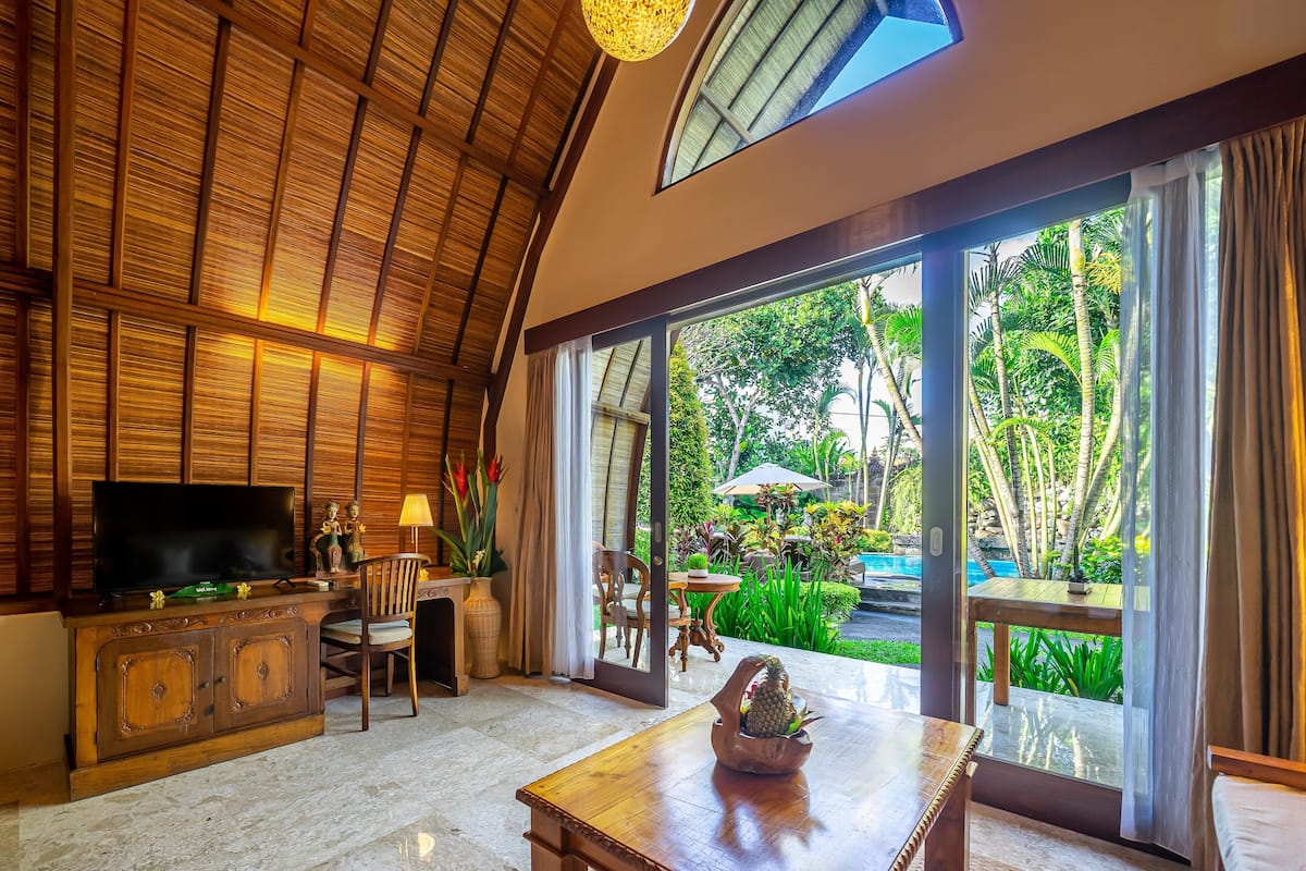 klumpu villa kingsize | pillow-top beds, minibar, in-room safe, desk