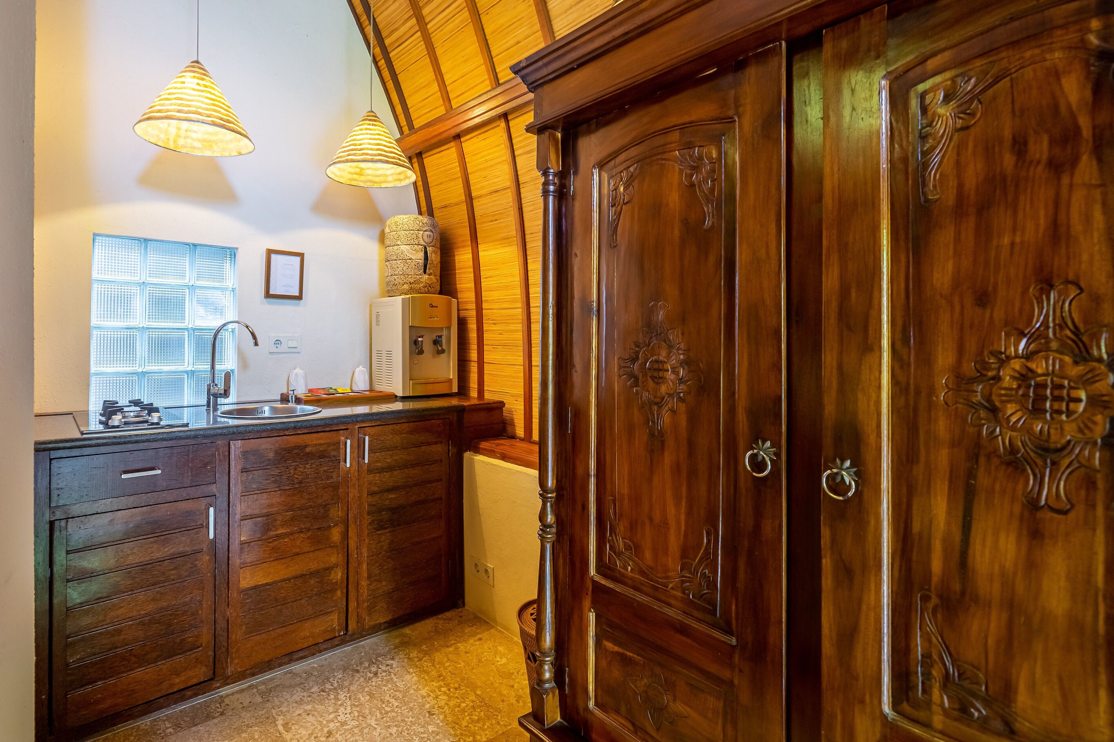 full-sized fridge, stovetop, coffee/tea maker, electric kettle