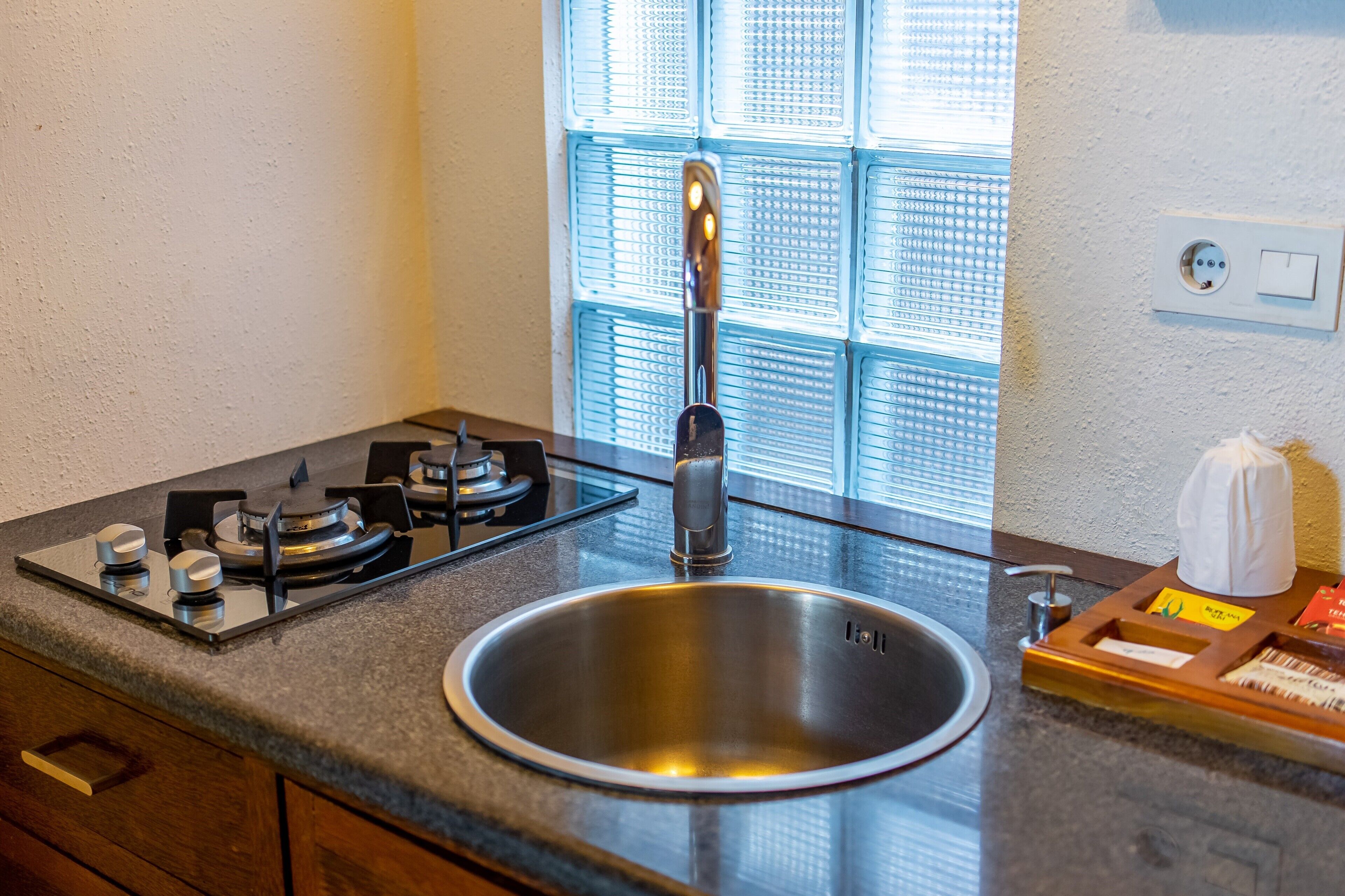 full-sized fridge, stovetop, coffee/tea maker, electric kettle