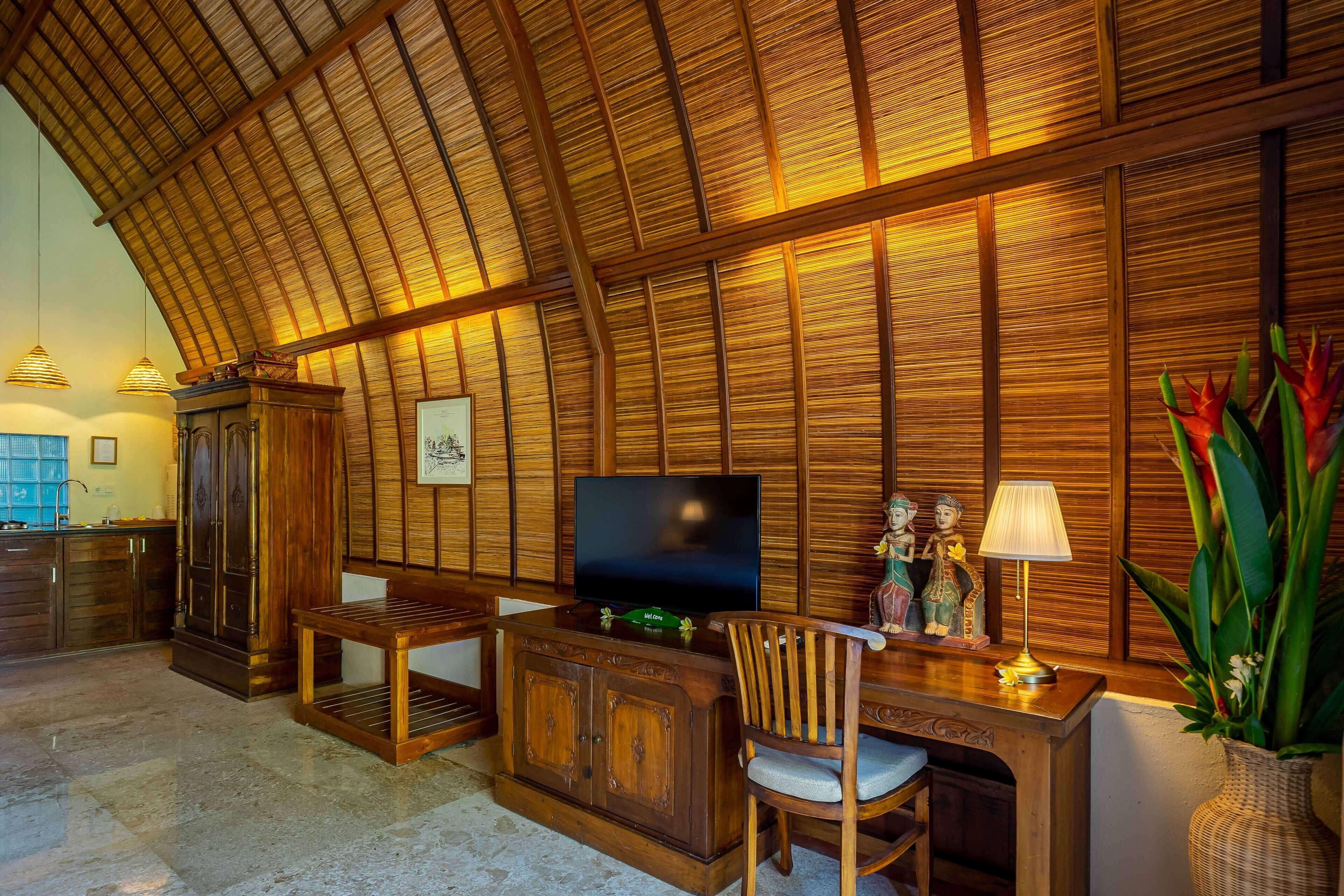 klumpu villa kingsize | pillow-top beds, minibar, in-room safe, desk