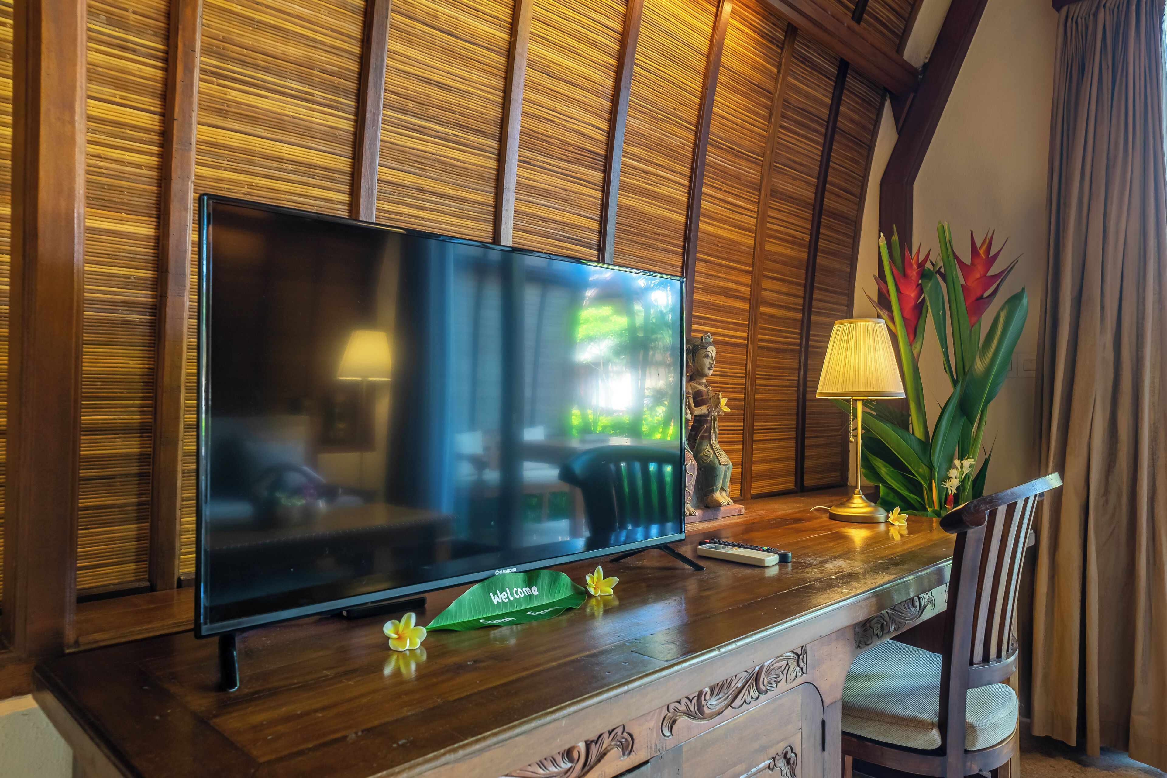 pillow-top beds, minibar, in-room safe, desk