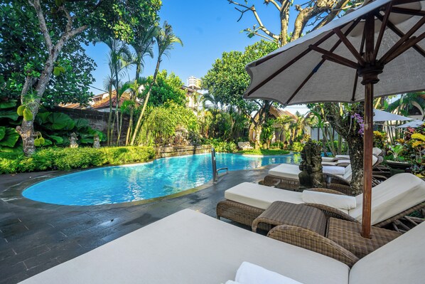 Outdoor pool, pool umbrellas, sun loungers