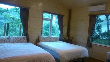 Habitación familiar | Edredones de plumas, cortinas opacas, wifi gratis