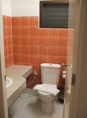 Camera Standard | Bagno | Doccia, set di cortesia gratuito, asciugacapelli, asciugamani