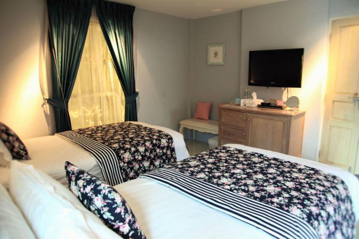 Kamar Deluks | Seprai premium, meja kerja, dan tempat tidur lipat/tambahan