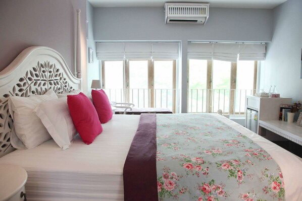 Premium bedding, individually decorated, individually furnished, desk - Baan Hmon-Oon (Chiang Mai)